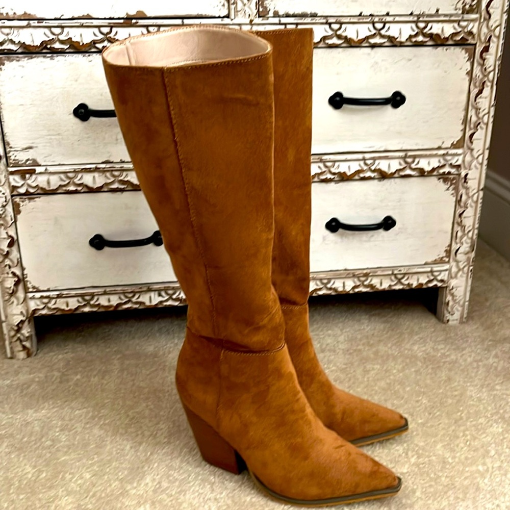 Beautiful tall suede boots!